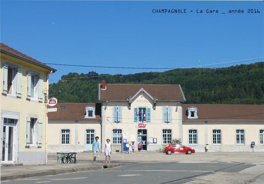 Cafe Hotel De La Gare シャンパニョル エクステリア 写真
