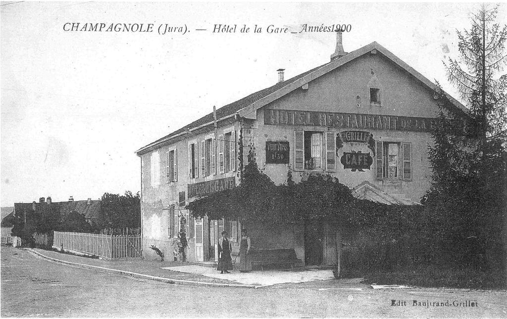 Cafe Hotel De La Gare シャンパニョル エクステリア 写真