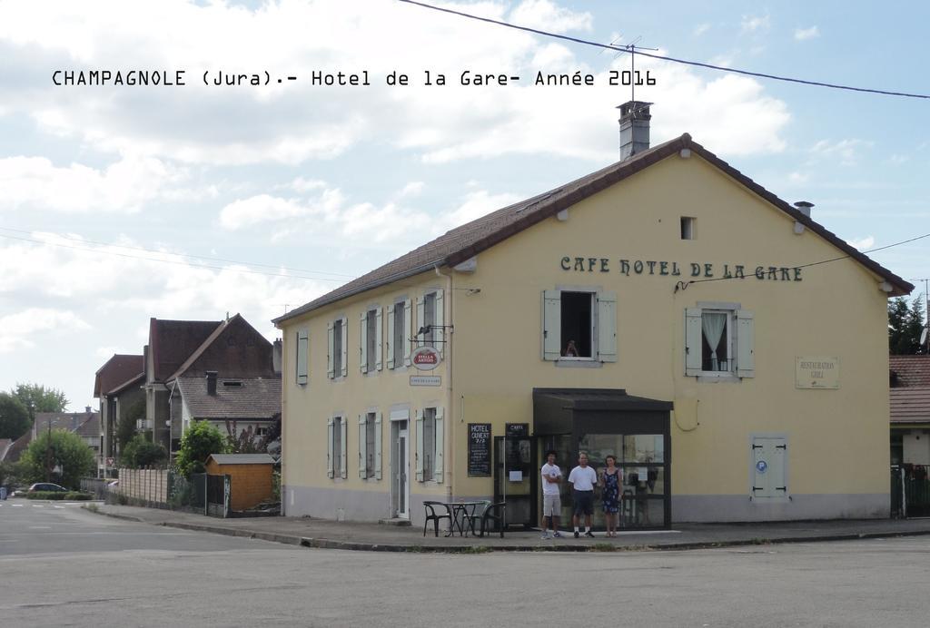 Cafe Hotel De La Gare シャンパニョル エクステリア 写真