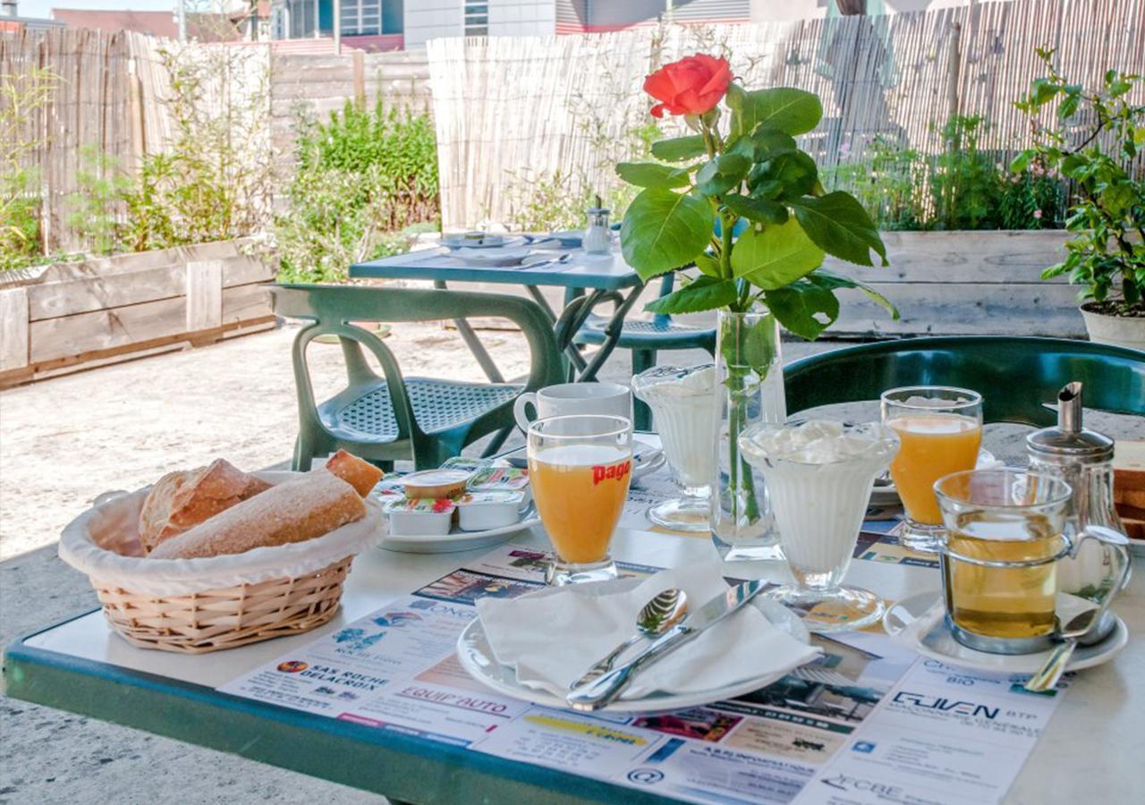 Cafe Hotel De La Gare シャンパニョル エクステリア 写真